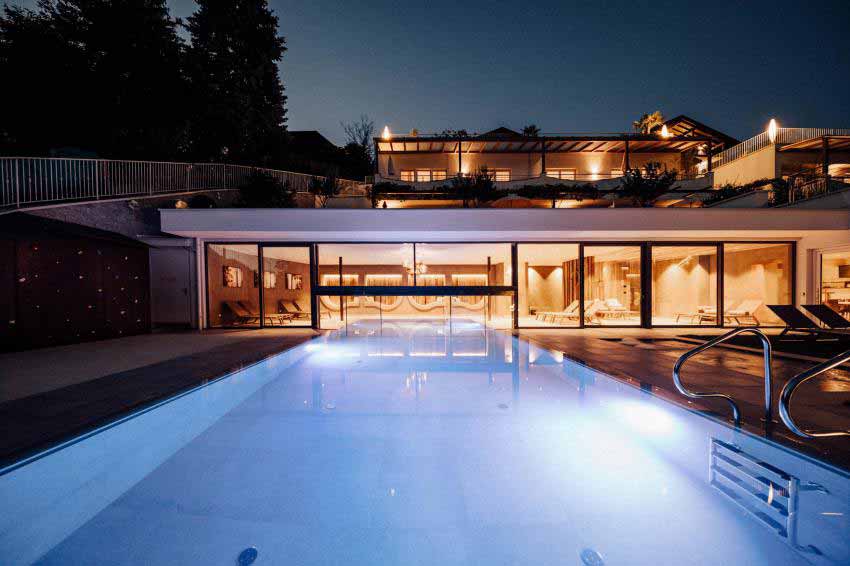 Evening atmosphere by the indoor-outdoor pool