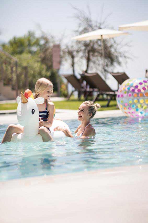 FUN AT THE „OUTDOOR POOL“