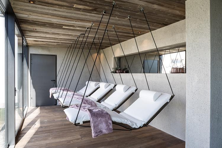 Relaxation room with heavenly floating beds
