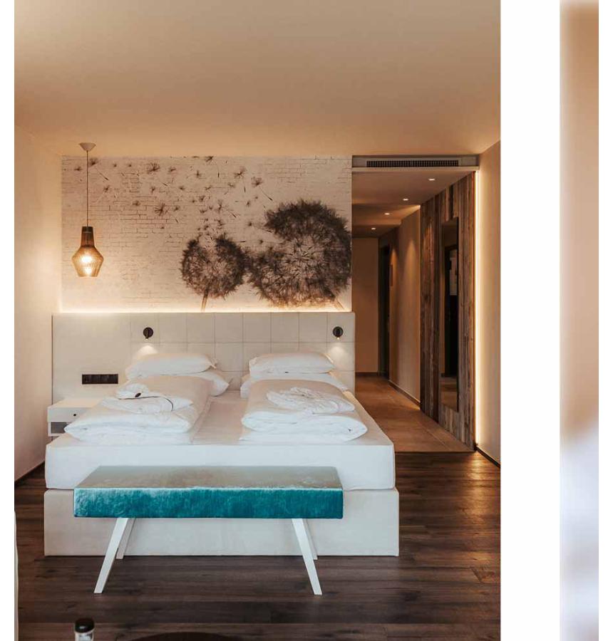 <a href="zimmer-suiten.htm">TRÄUMEN<br/> <font color="#d98c90">Mehr sehen »</font></a>
