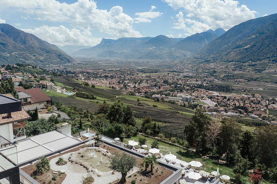 Panoramahotel Am Sonnenhang - Views over the Merano basin